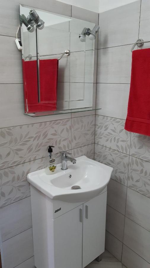 Guest House Astra 알바나시 외부 사진