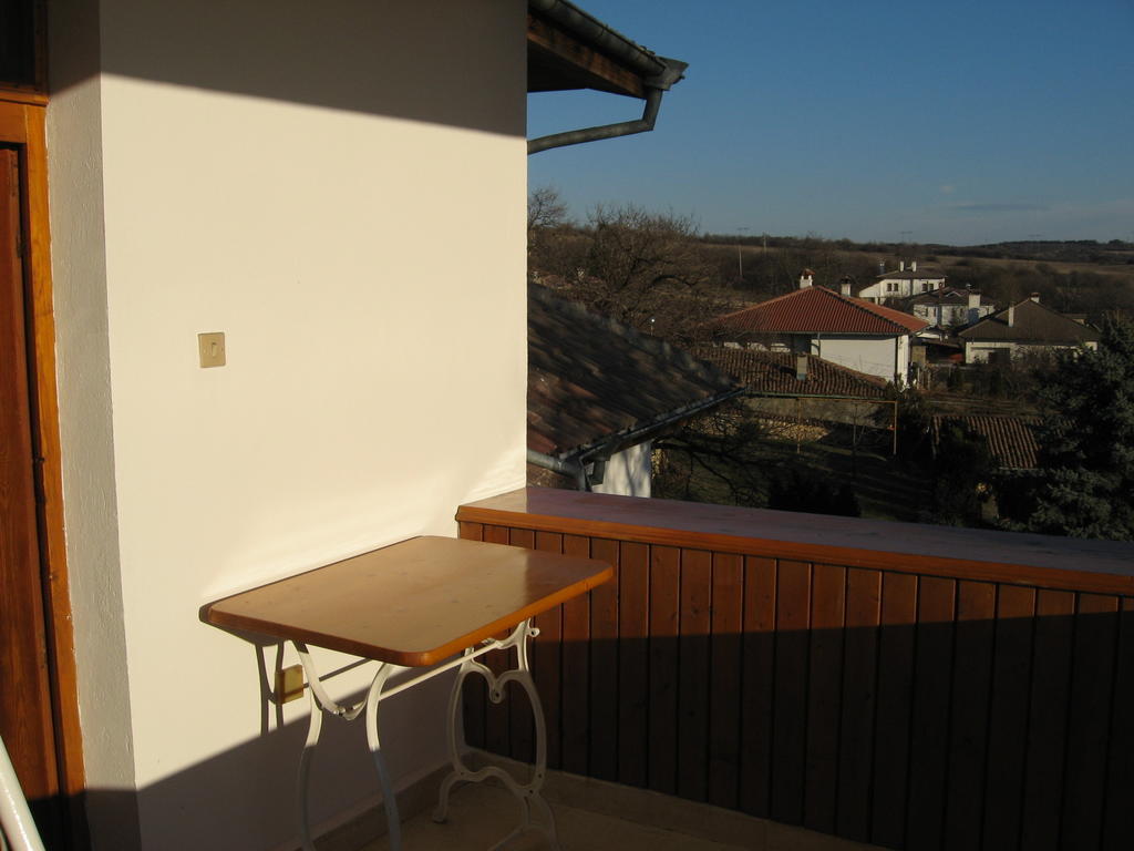 Guest House Astra 알바나시 외부 사진